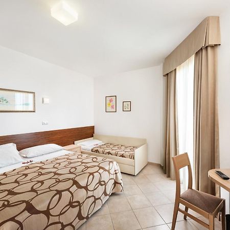 Hotel Fenix San Benedetto del Tronto Esterno foto