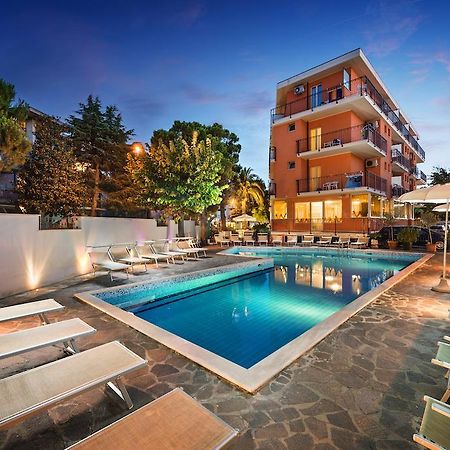 Hotel Fenix San Benedetto del Tronto Esterno foto