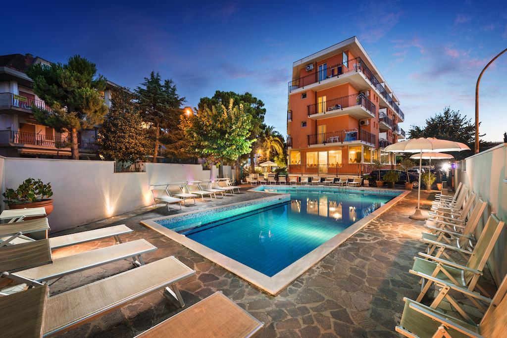 Hotel Fenix San Benedetto del Tronto Esterno foto