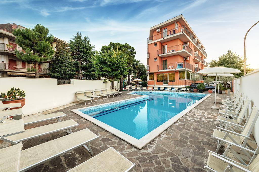 Hotel Fenix San Benedetto del Tronto Esterno foto
