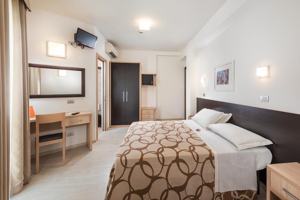 Hotel Fenix San Benedetto del Tronto Esterno foto