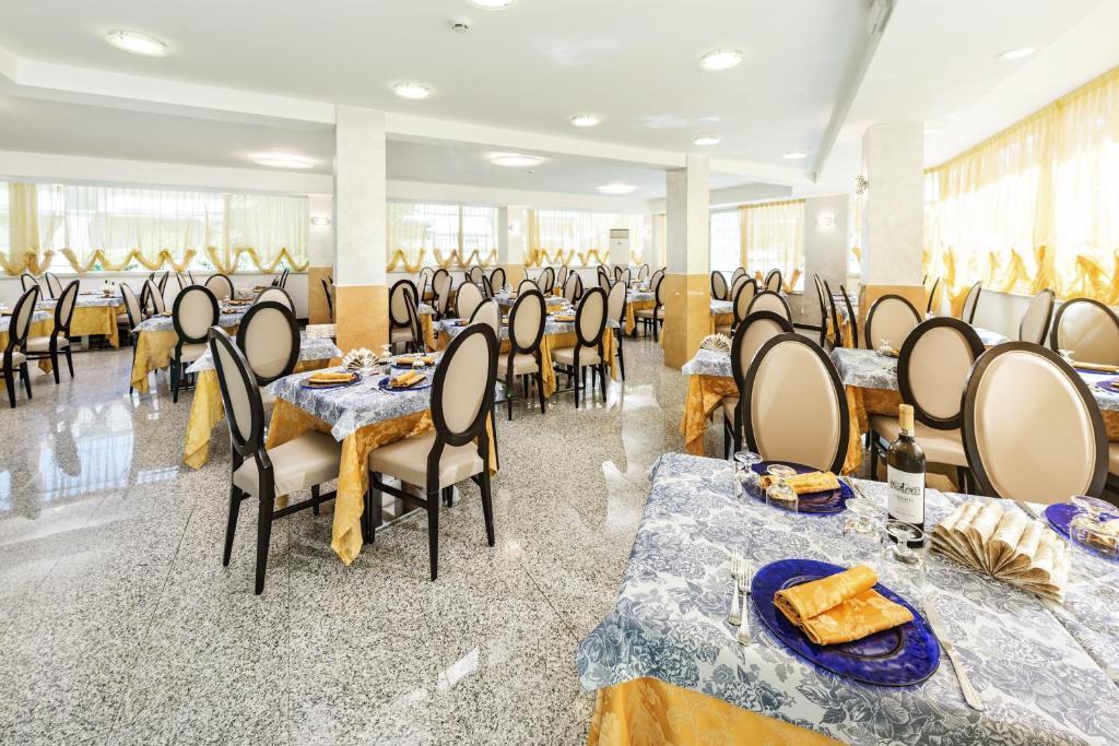 Hotel Fenix San Benedetto del Tronto Esterno foto