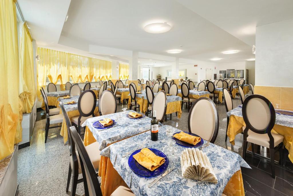 Hotel Fenix San Benedetto del Tronto Esterno foto