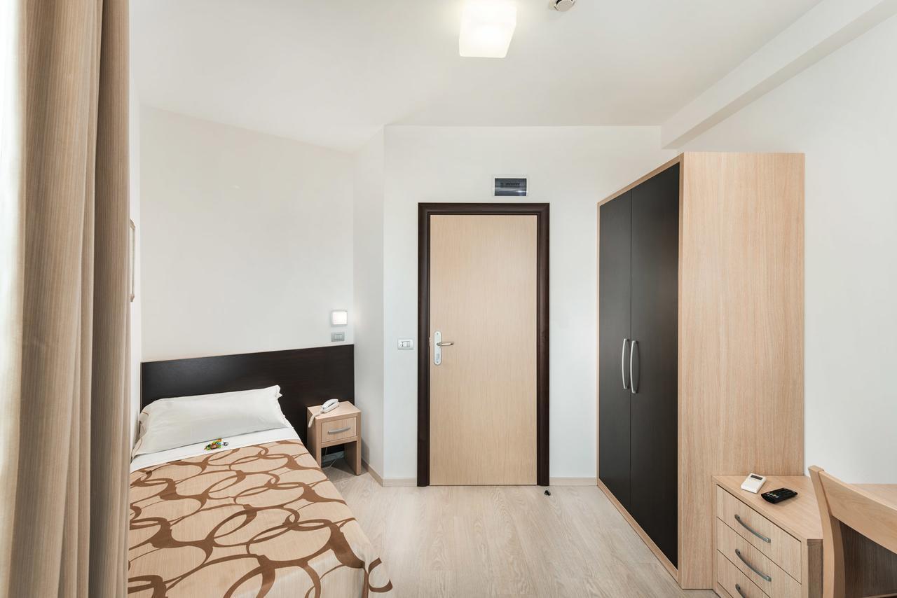 Hotel Fenix San Benedetto del Tronto Esterno foto