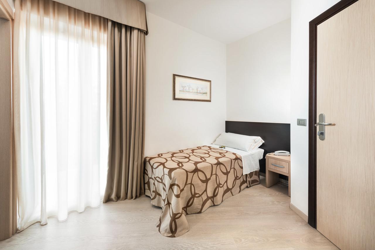 Hotel Fenix San Benedetto del Tronto Esterno foto